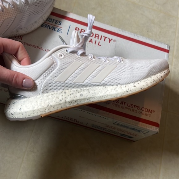 NEW Adidas Pure Boost 21 Shoes Cloud White/Metallic Silver - Size 7.5 - Picture 7 of 10